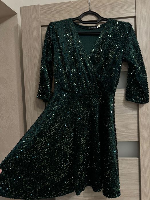 Плаття темно зелене в паєтки