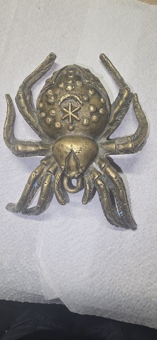 Figurka pająk z mosiądzu