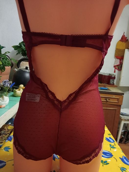 Bordowe body koronkowe rozmiar 80 B