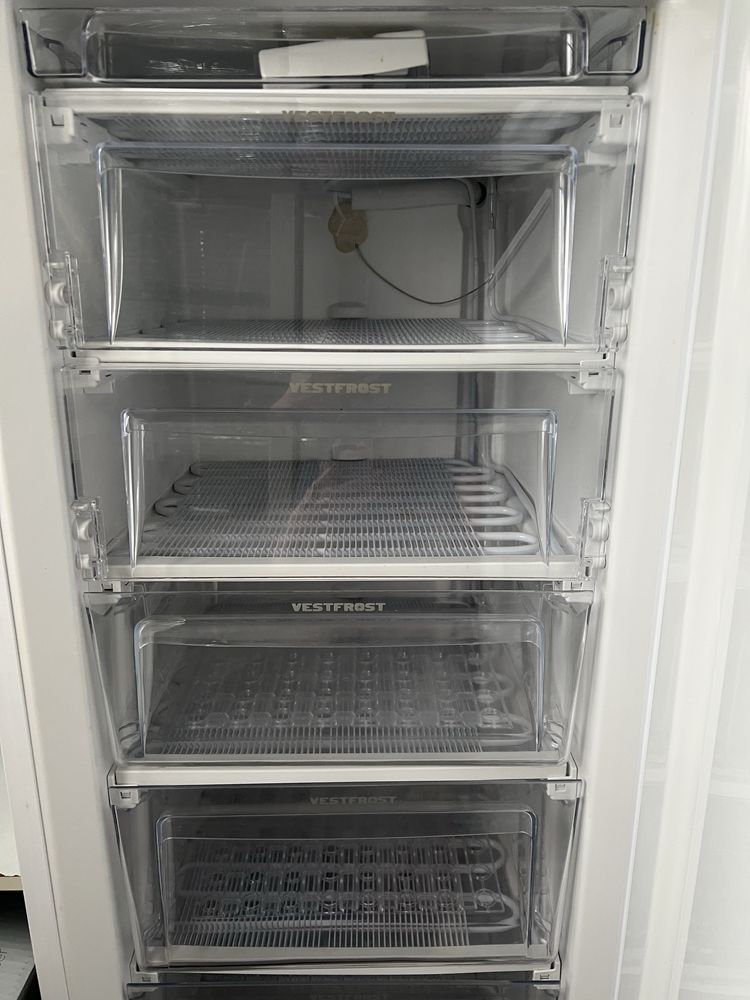 Морозильна камера Vestfrost vd 451 f w  б/в