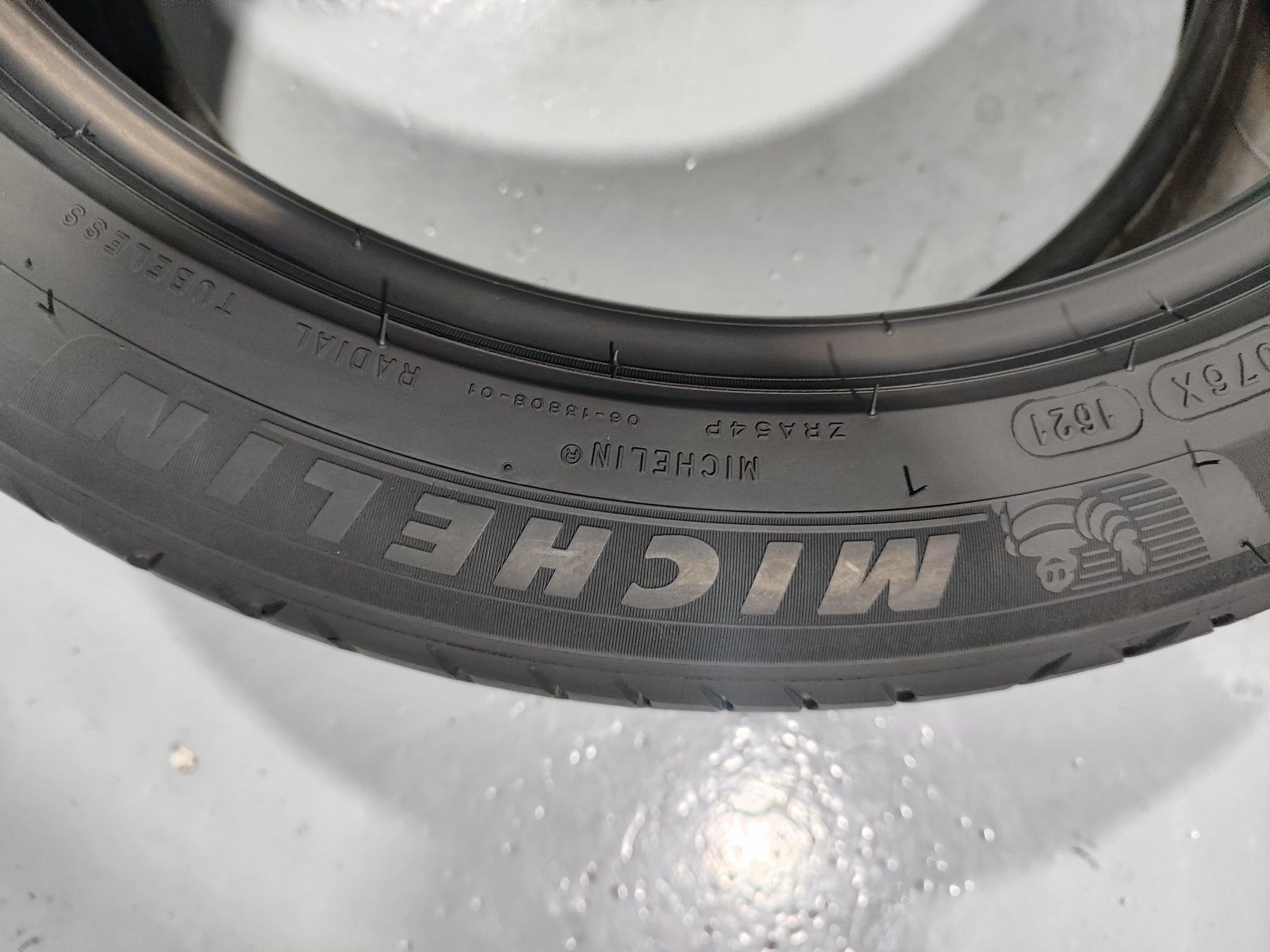2 pneus semi novos 225-45R17 Michelin - Oferta dos Portes