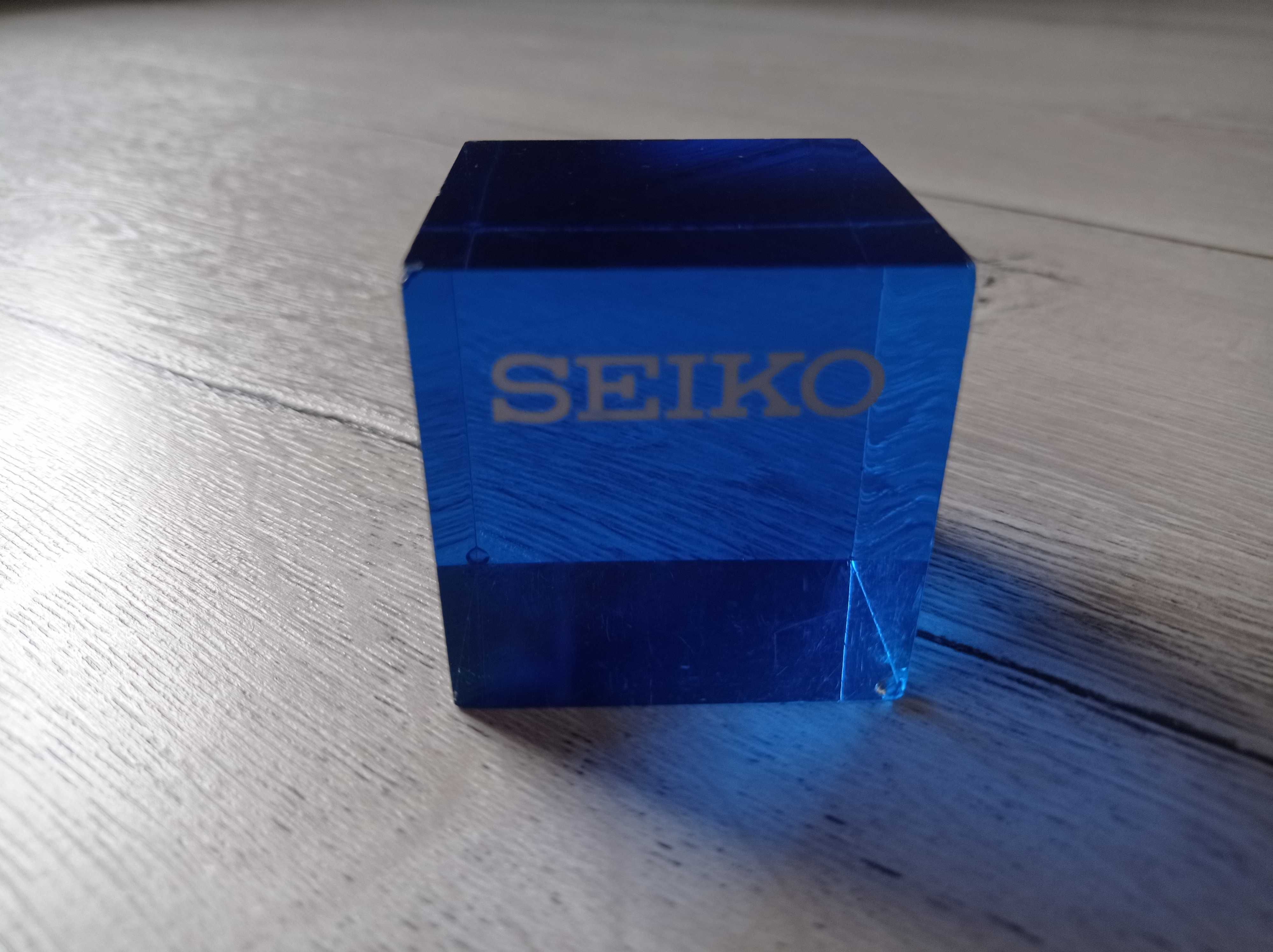 Szklana kostka do prezentacji / kolekcji zegarków Seiko - wyprzedaż