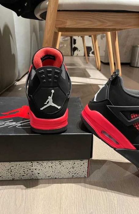 Buty biegania Jordan 4 RetroRedThunder R.40