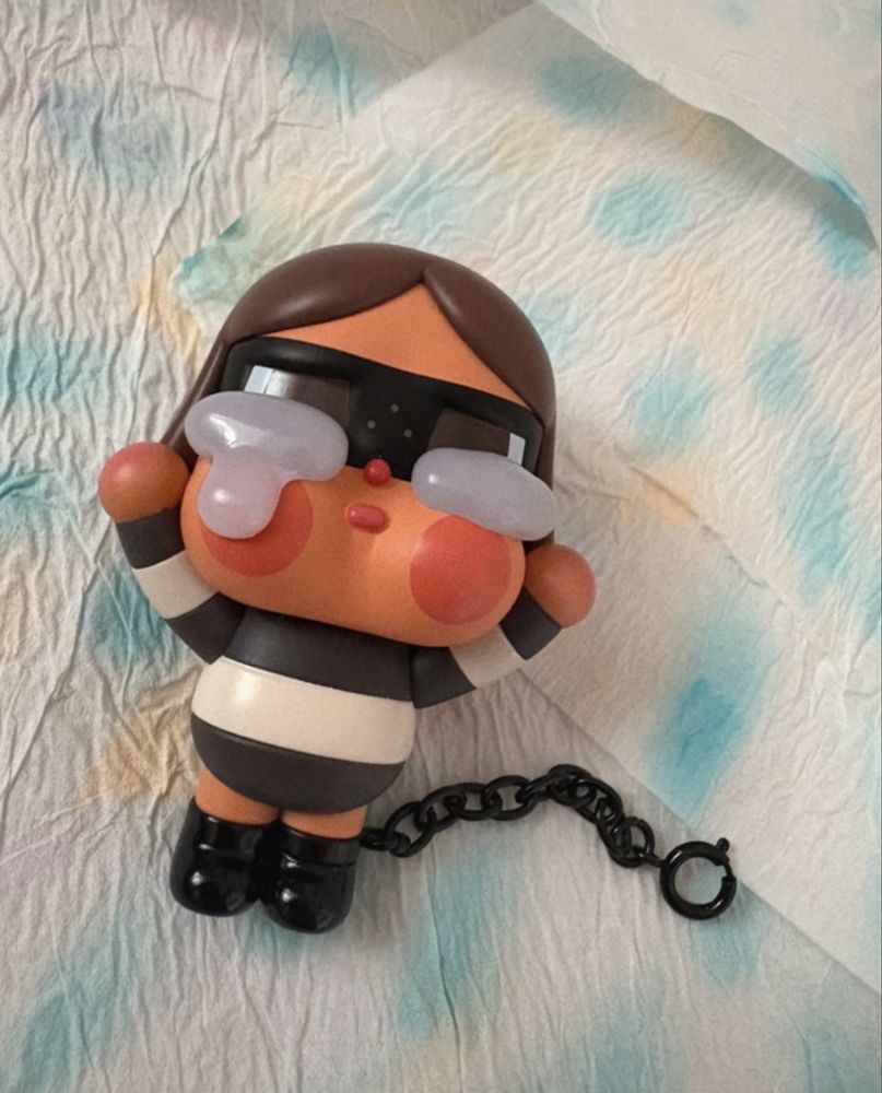 Cry baby blindbox crying baby robber popmart labubu
