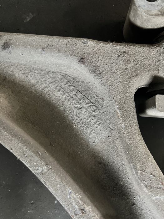 Ричаг правий передній нижній Volvo XC90 ll