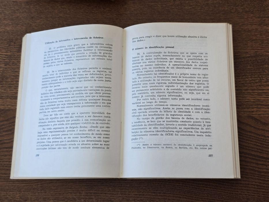 Livros jurídicos / Direito / 1 = 5€ / 10 = 40€