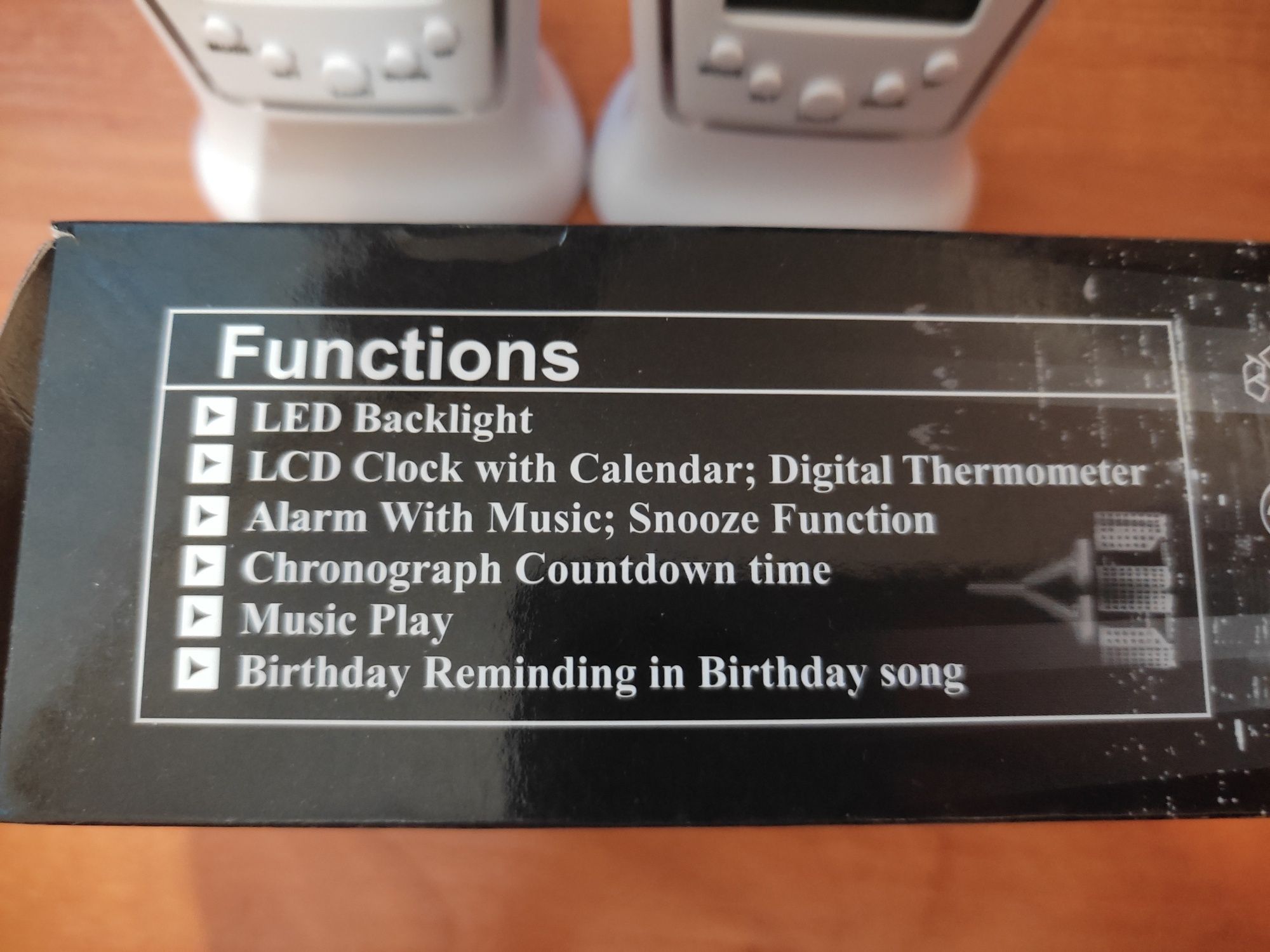 Цифровий годинник (будильник, електронний календар, термометр)
