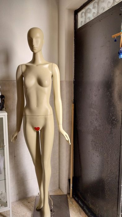 Manequim para roupa feminina