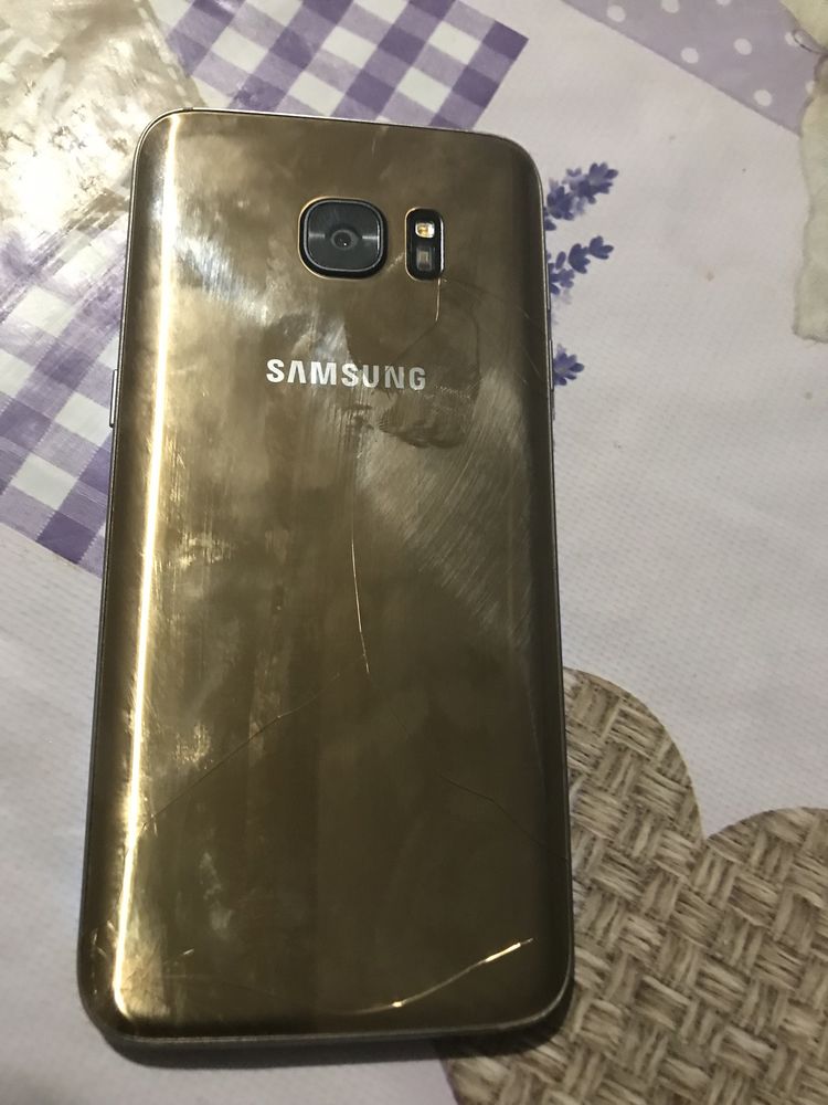 Продаю телеФон samsung Galaxu S7 ЕДЖ 32 гб