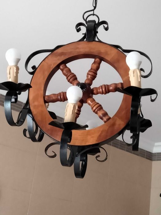 Vendo candeeiro  em madeira