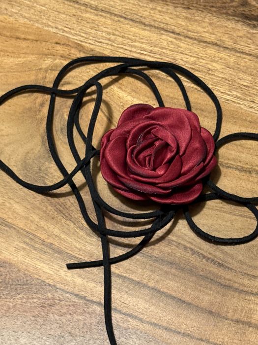 Róża z tkaniny czerwona w idealnym stanie