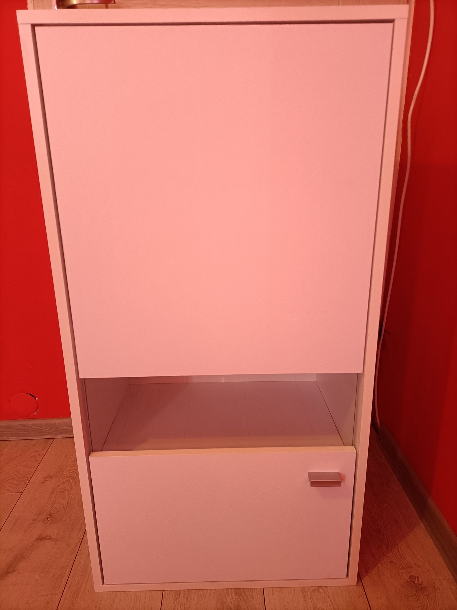 Biała szafka  łazienkowa