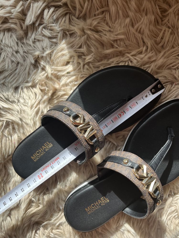 Michael Kors klapki japonki sandałki logowane monogram farrah 35 36
