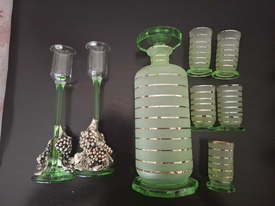 Garrafa, copos e castiçais de cristal (antigos)