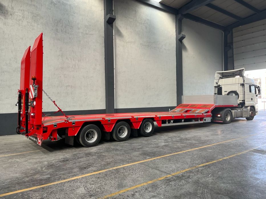 Nowa naczepa niskopodwoziowa trzyosiowa Donat najazdy hydrauliczne