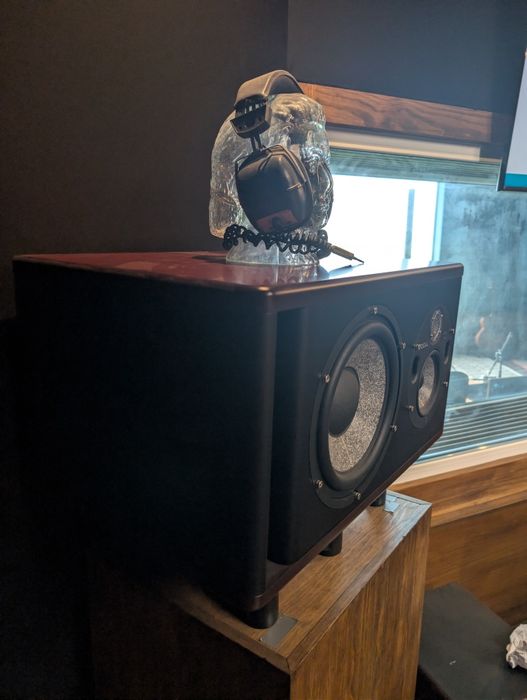 Focal 11 trio BE com suportes isofix