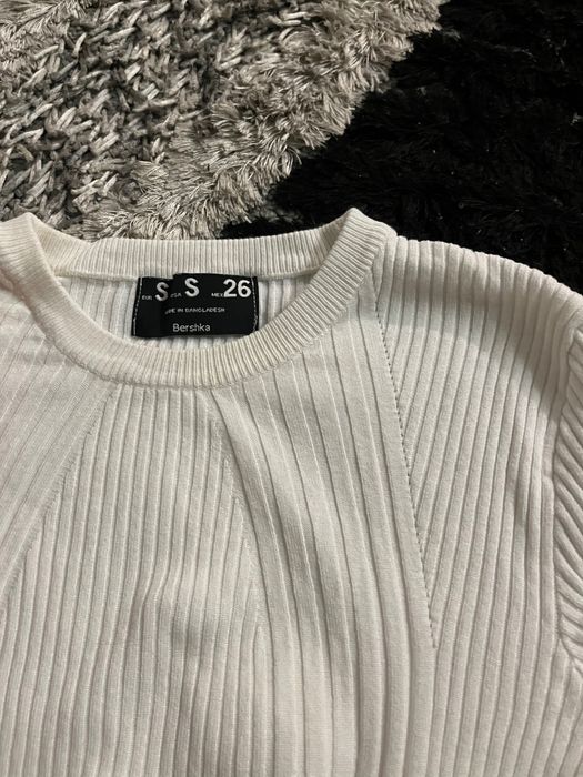 Sweterek dopasowany biały