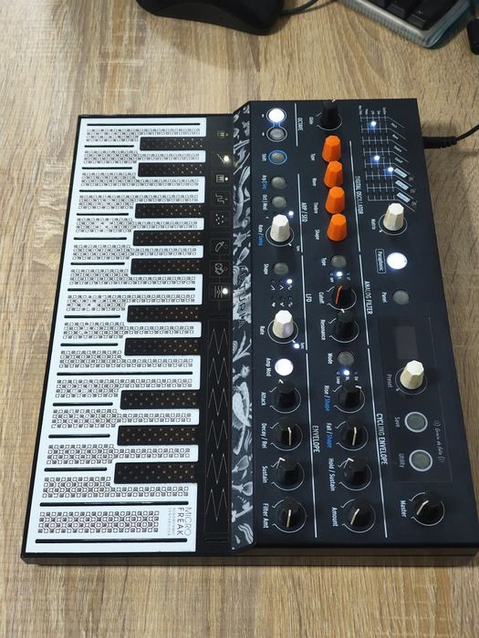 Arturia Microfreak synthesizer - ler descrição