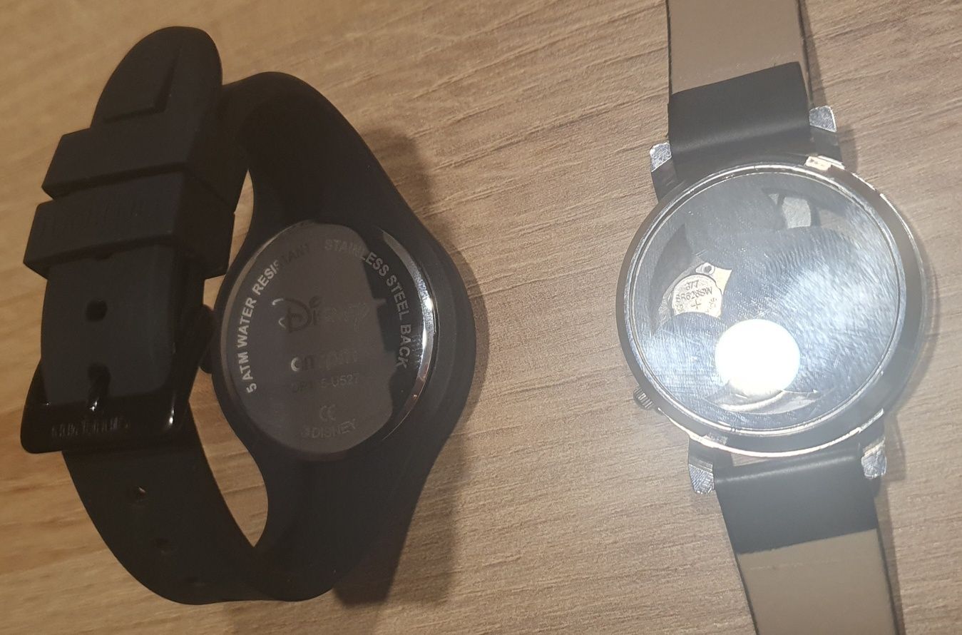 Zegarek z kolekcji Mickey Mouse marki am••pm w pudełku wraz z drugim