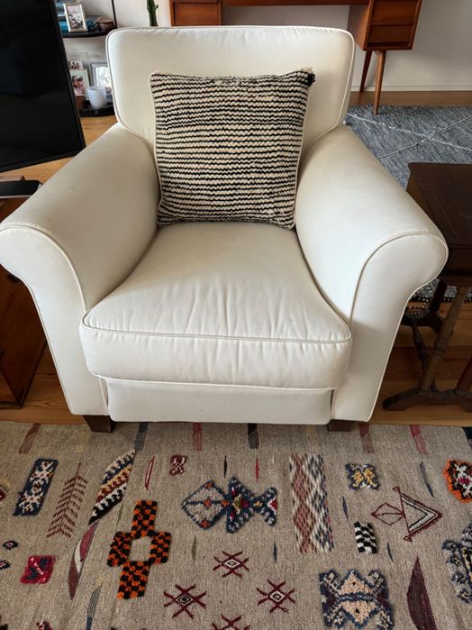 2 Cadeirões Brancos