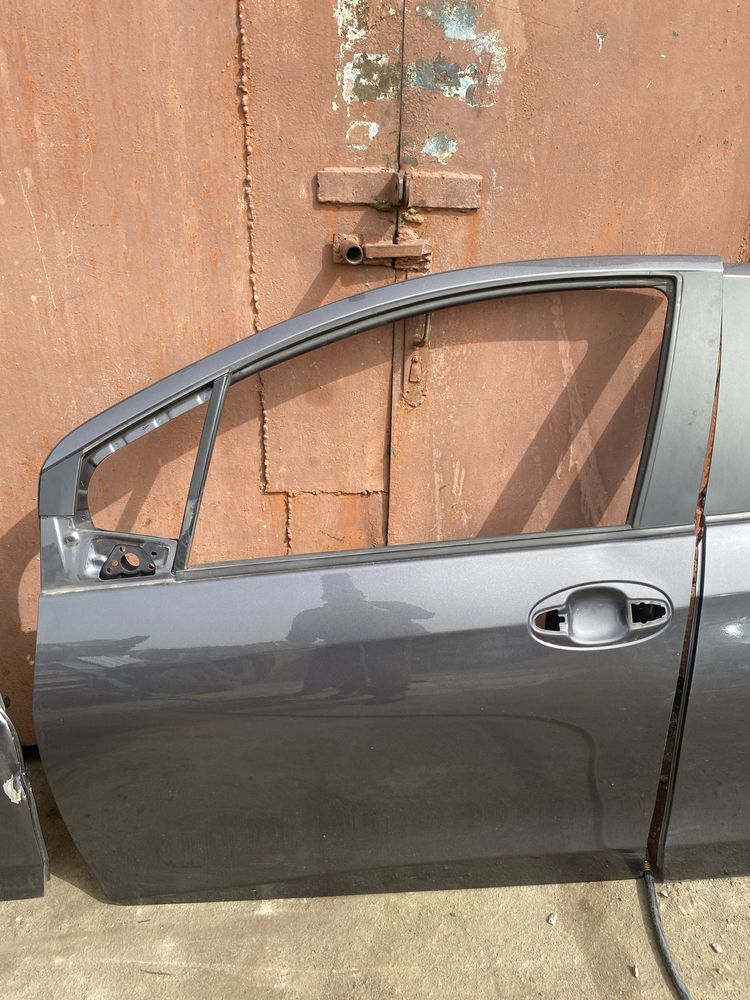 Дверь Toyota Yaris 3 2010-2020 год