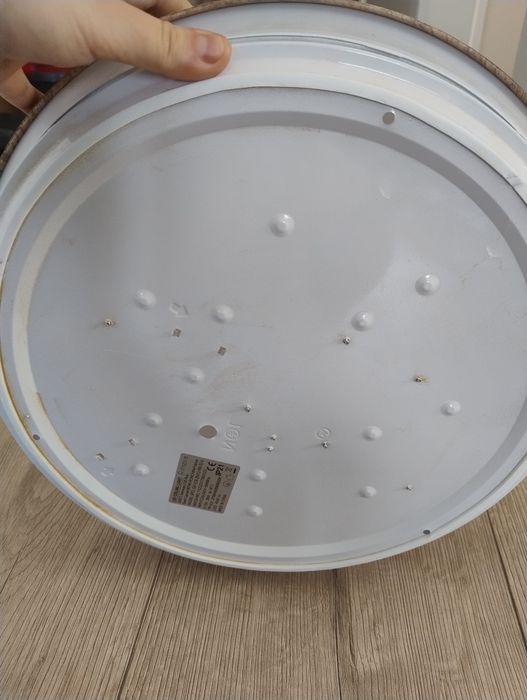 Żyrandol biały z drewnem okrągły