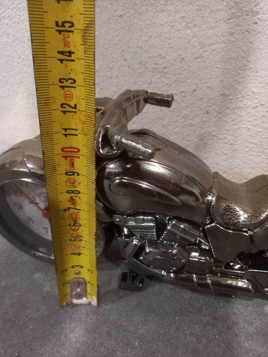 peça decorativa: moto com relógio
