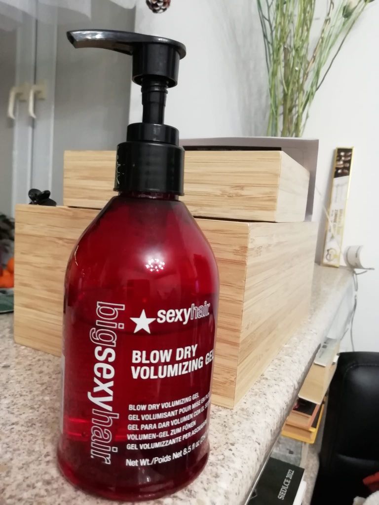 Żel do włosów nadający objętości