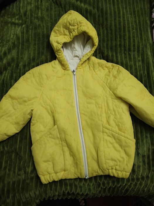 Куртка дитяча, на вік 5-6 років.