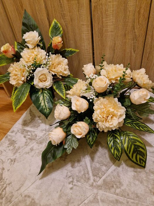 Kompozycja kwiatowa na cmentarz - doniczka i wkład do wazonu