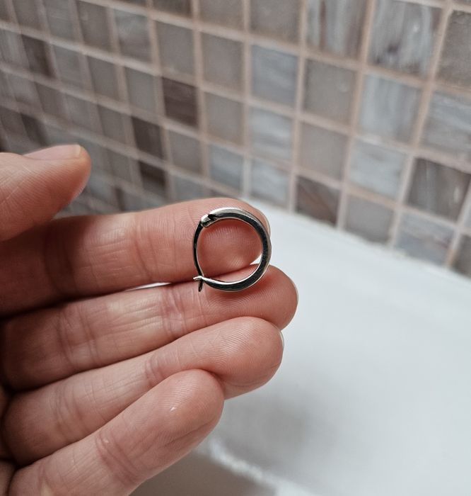 Kolczyk kółeczko z cyrkoniami Apart