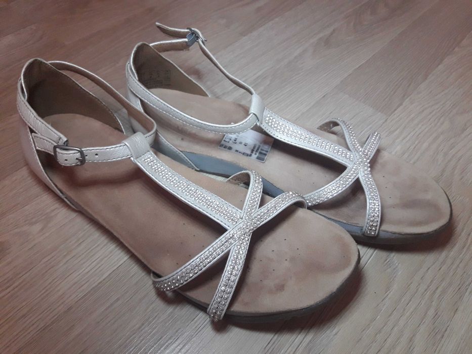 Жіночі шкіряні сандалі фірми Clarks