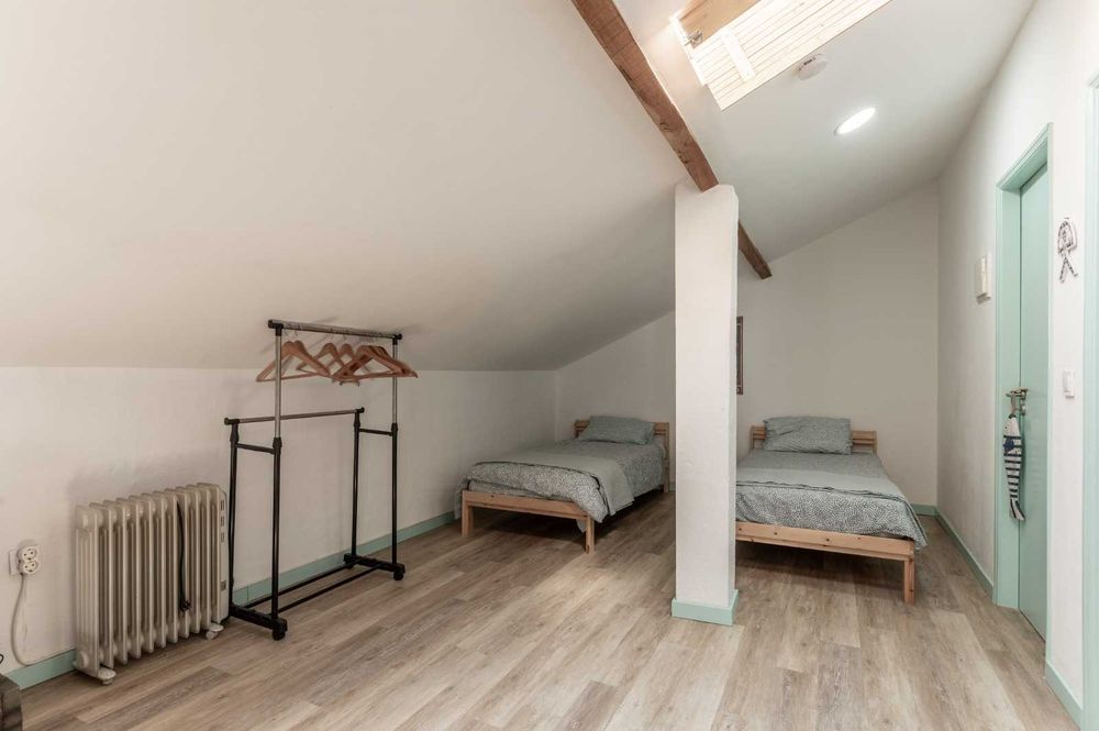 Alugo 1º andar moradia em Fernao Ferro