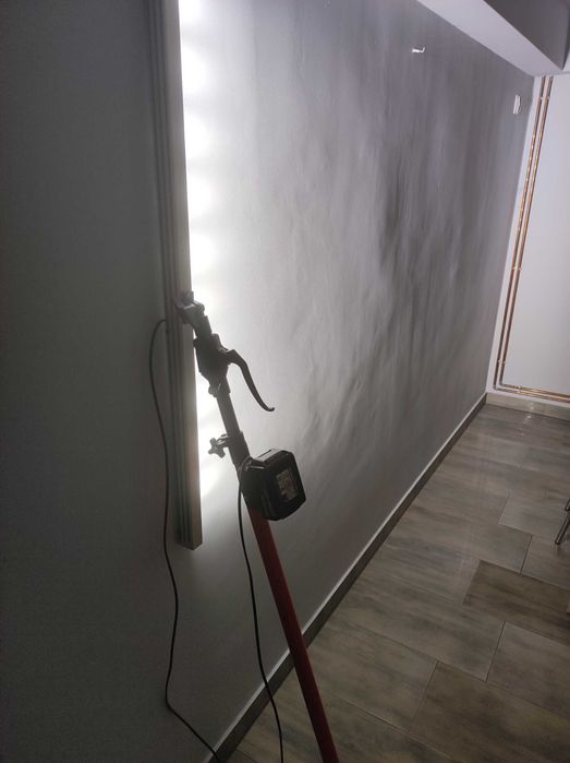 Akumulatorowa lampa smugowa do gładzi Makita DeWalt Milwaukee Bosch