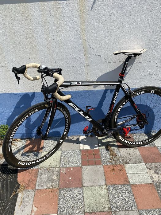 Vendo bicicleta fuji sl1 toda em carbono excelente estado