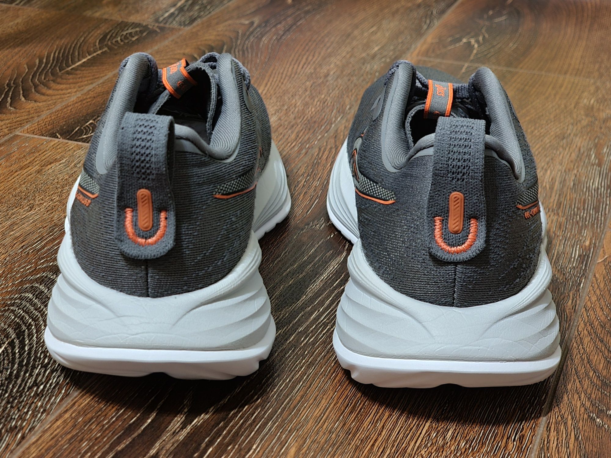 Оригінал 100% кросівки чоловічі asics comulus 27  euro 44.5