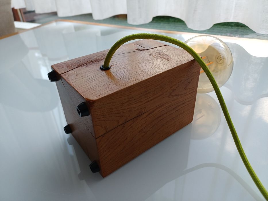Lampka drewniana handmade w stylu loft z litego drewna dębowego