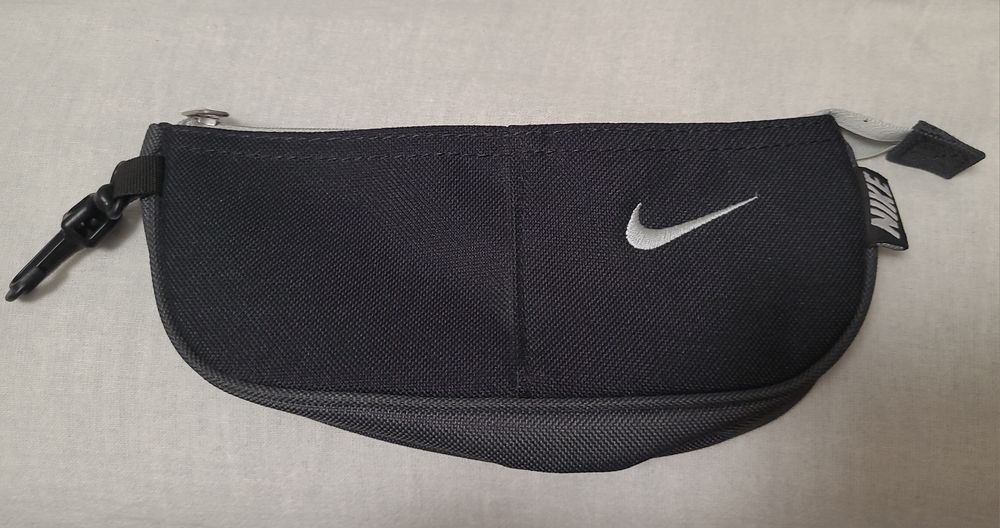 Piórnik saszetka Nike na zamek z klipsem nowa bez metki
