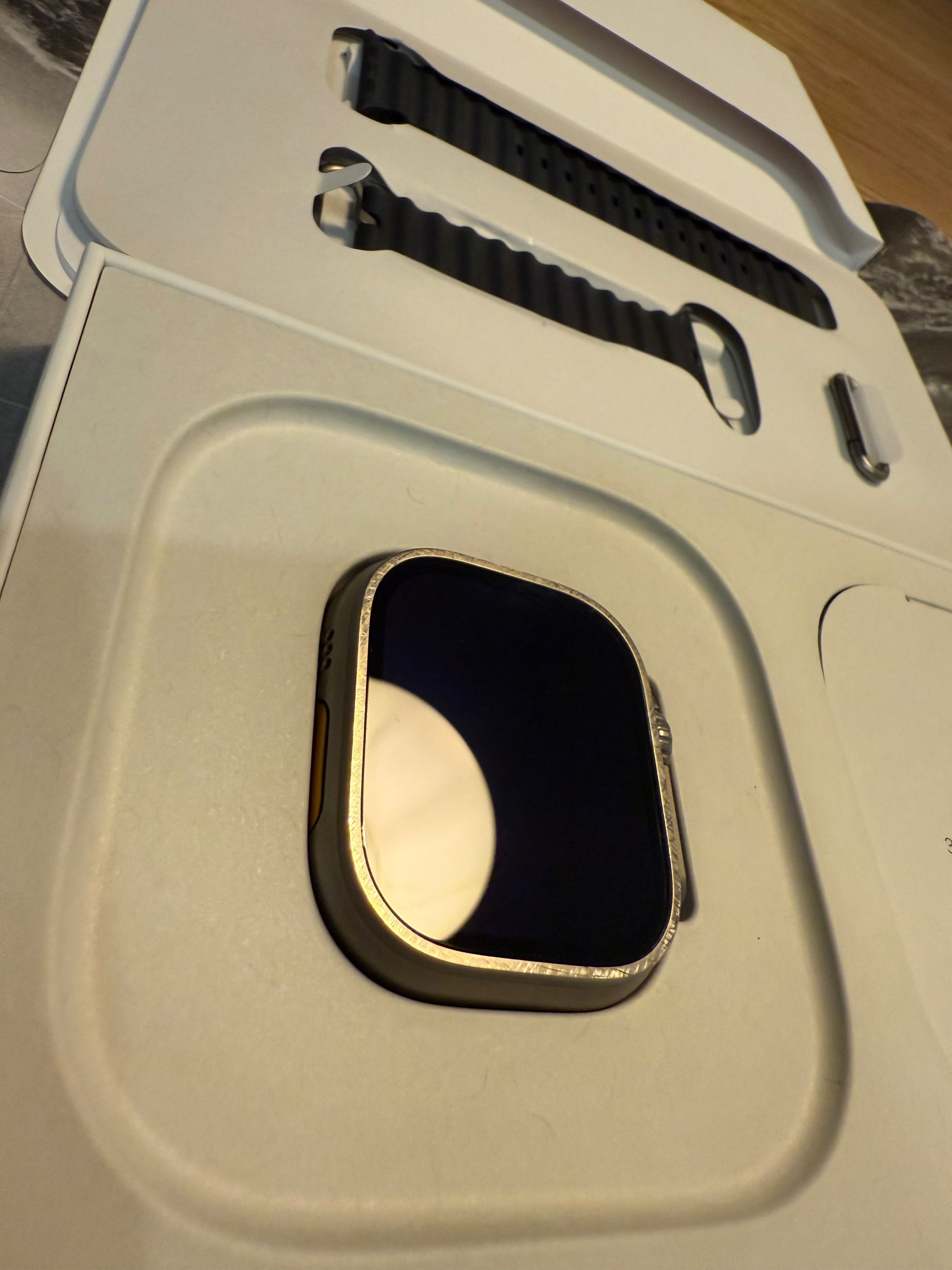 Apple Watch Ultra, 15 pasków, powerbank, kostka do ładowania.