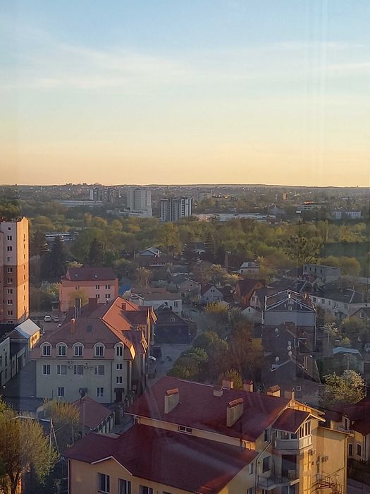 Центр,Яровиця, паркомісце ,подобово від 1000 погодинно від 550