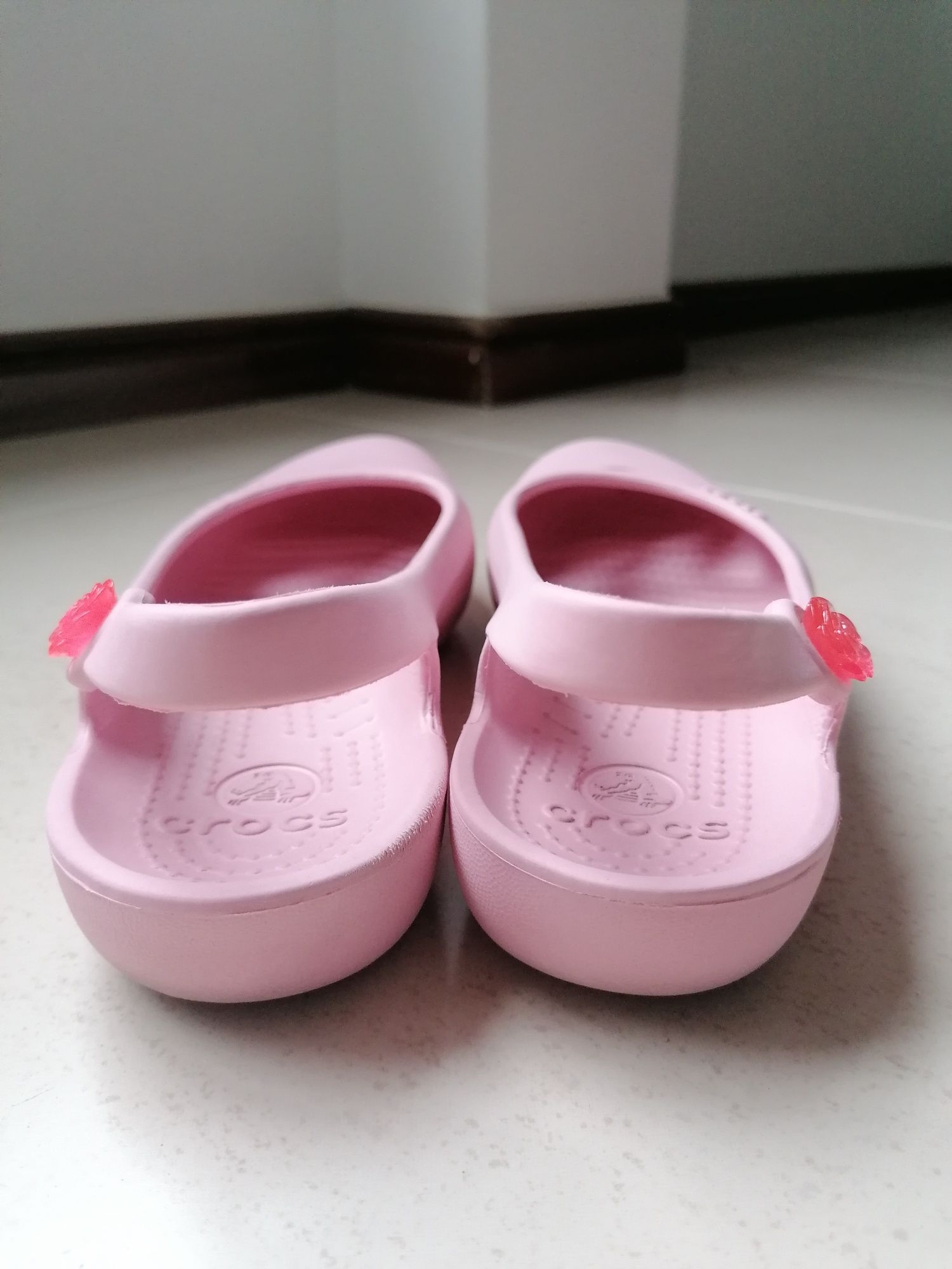 Sabrinas rosa Crocs