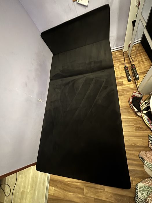 Tapczan z regulowanym zagłówkiem