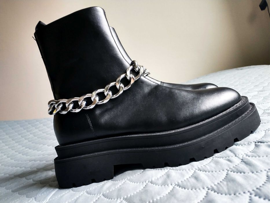 Asos botki na grubej podeszwie z łańcuchem 40