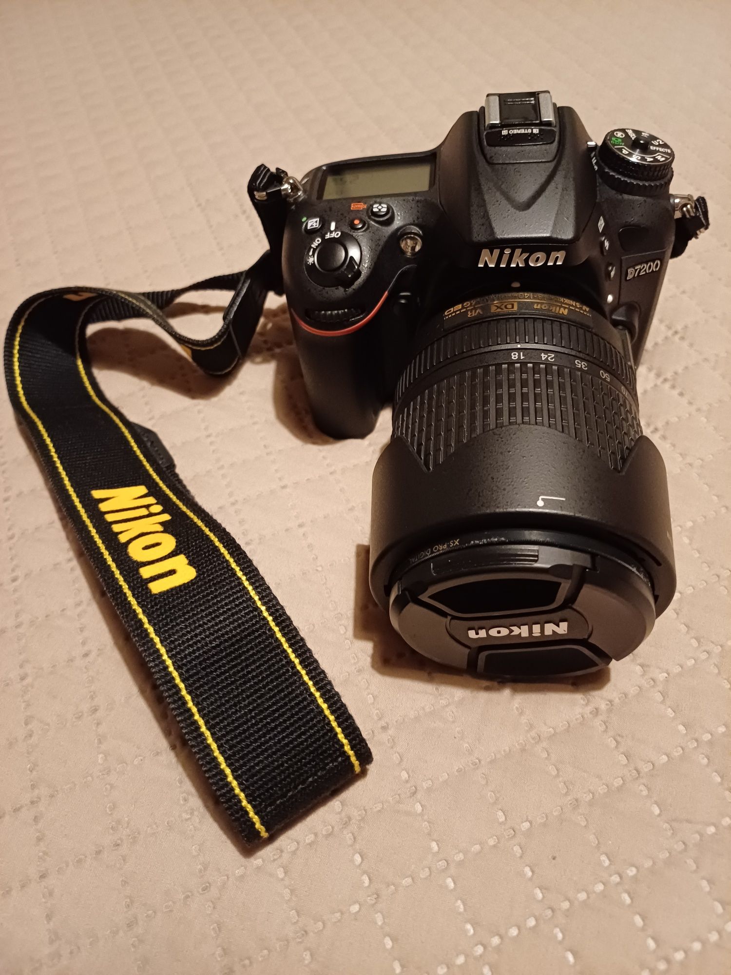 Nikon D7200 + Lente 18-140