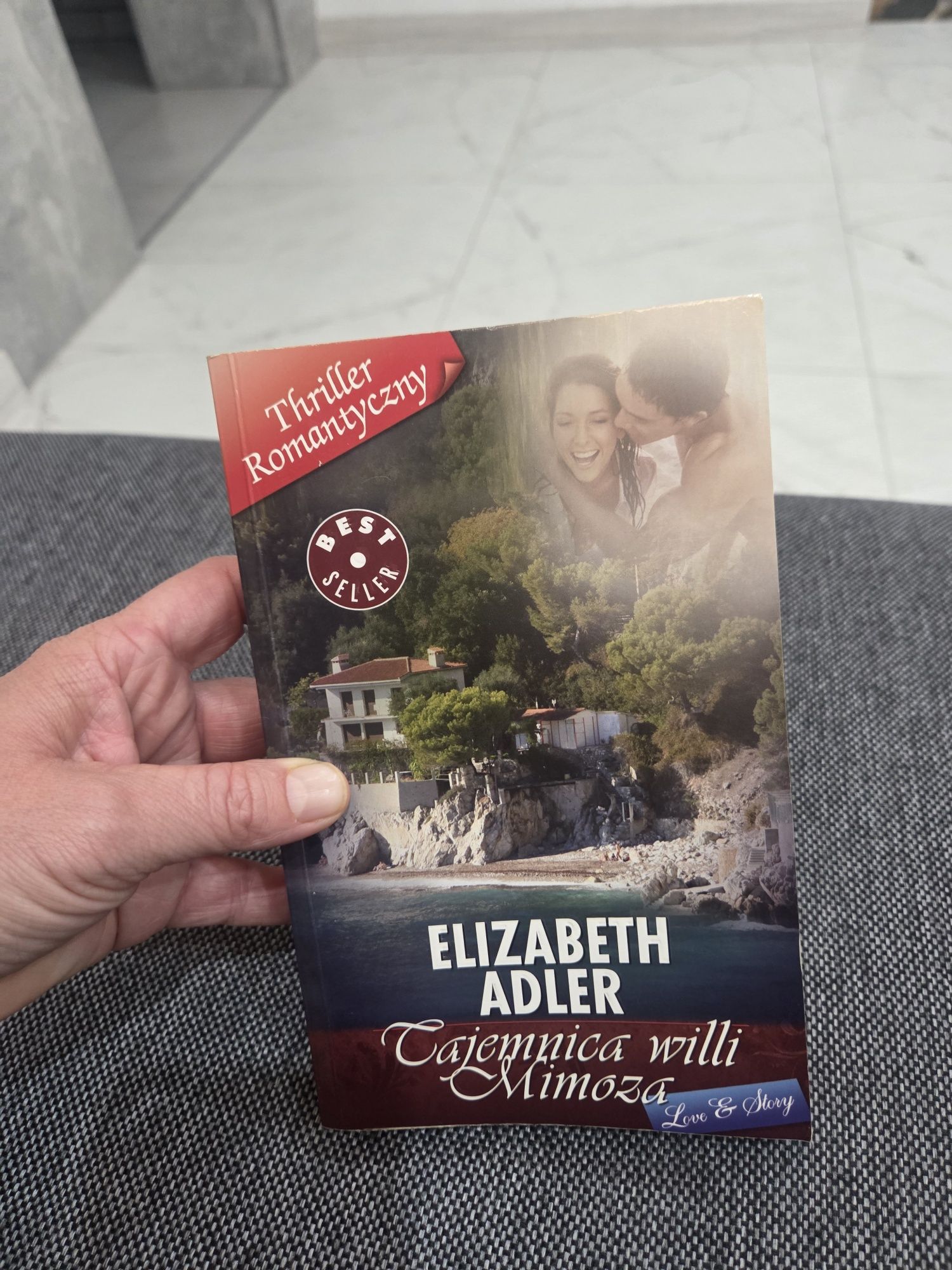 Thriller romantyczny Nora Roberts i inne - opis stan bdb