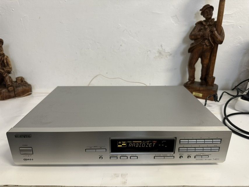 Tuner stereo Onkyo T-4211, Made in Malaysia.