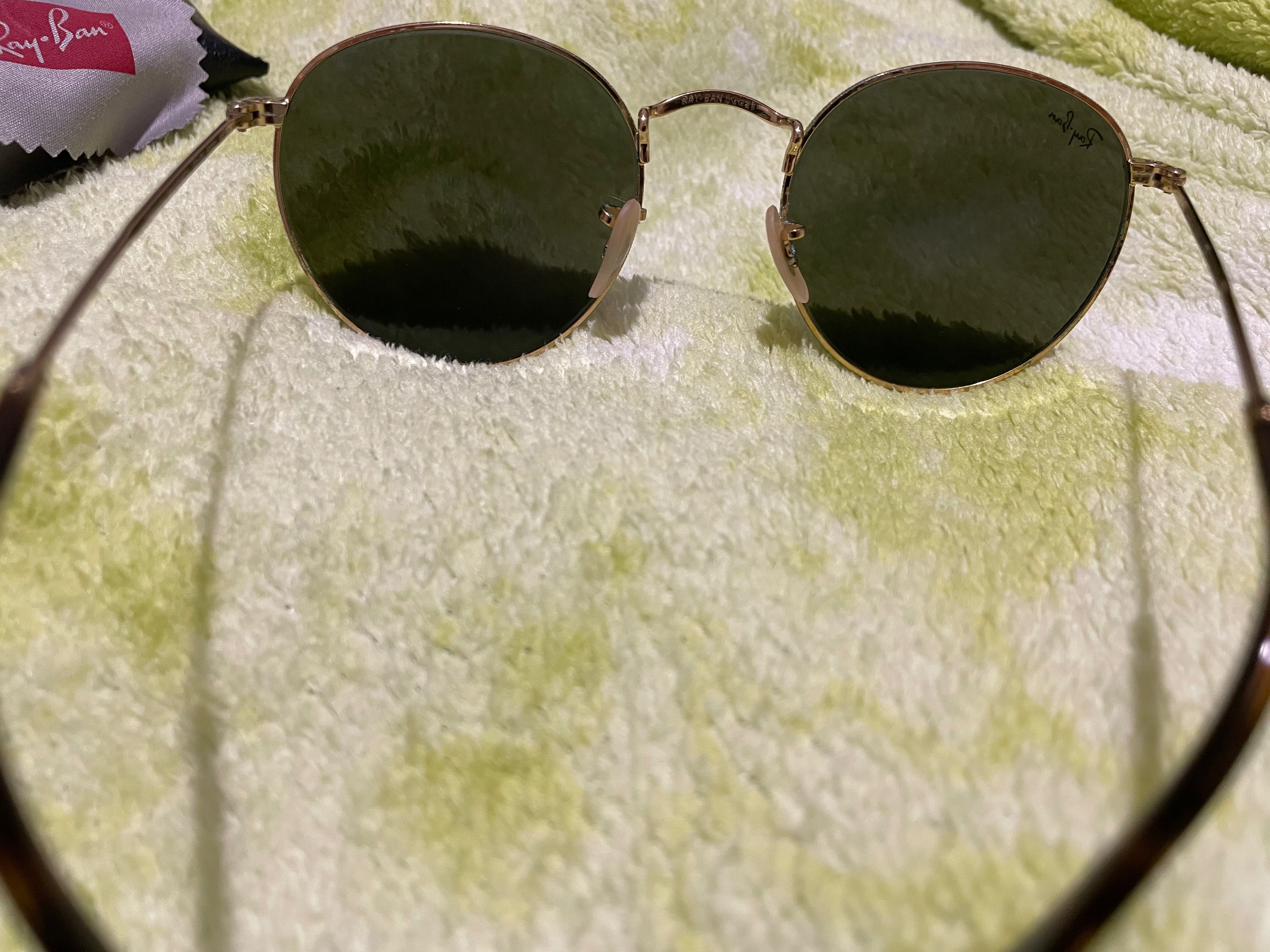 Óculos de sol Ray Ban novos com caixa e pano de limpar