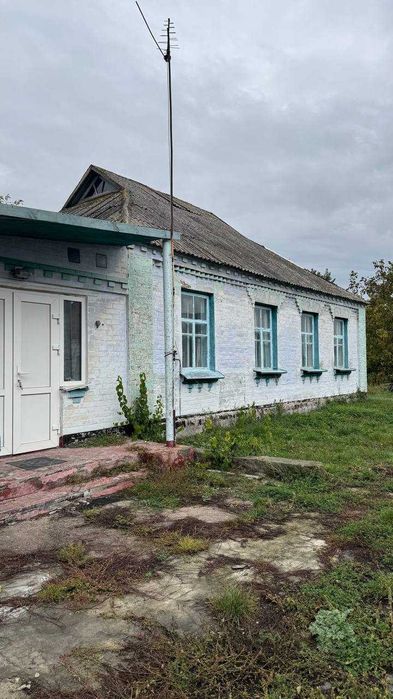 Просторий цегляний будинок у мальовничому селі біля Білої Церкви!
