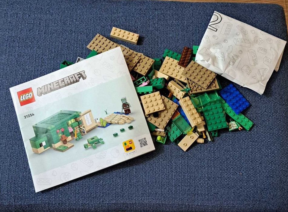 Конструктор LEGO Minecraft Пляжный дом в форме черепахи