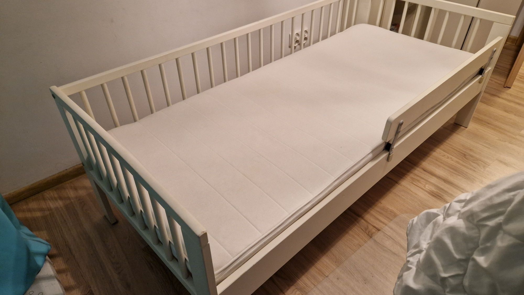 Zestaw IKEA: Łóżko Gulliver, materac, listwy, podkłady, prześcieradła